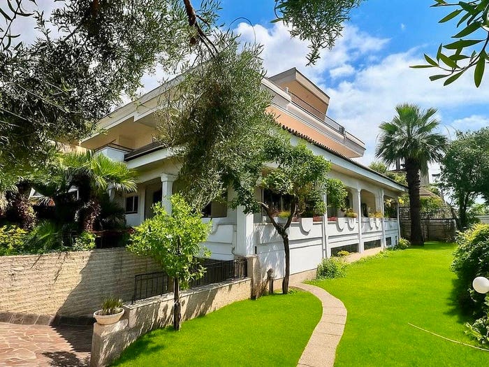 Casa con 6 locali in vendita in Via Remigio Paone, Centro, Formia