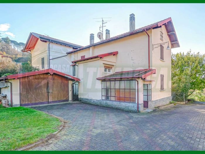 Casa trilocale in vendita in Via Montegrappa, Centro, Leggiuno