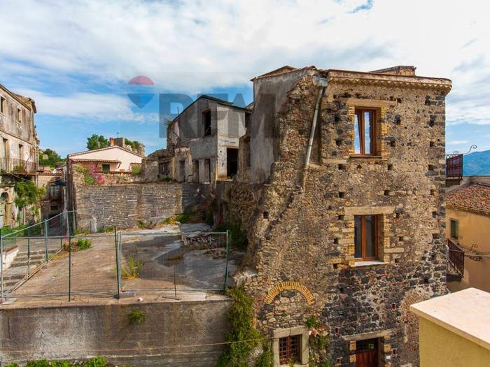 Casa con 5 locali in vendita in Piazza Sant'Antonio, Centro, Castiglione di Sicilia