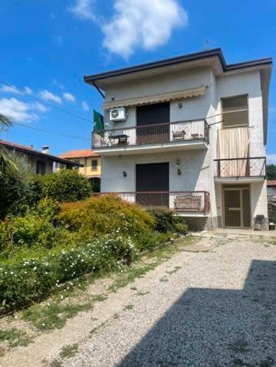 Appartamento trilocale in vendita in Via Lombardia, Lomazzo