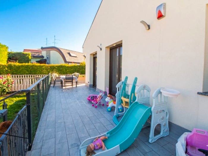 Casa quadrilocale in vendita in Via Monviso, Rescaldina