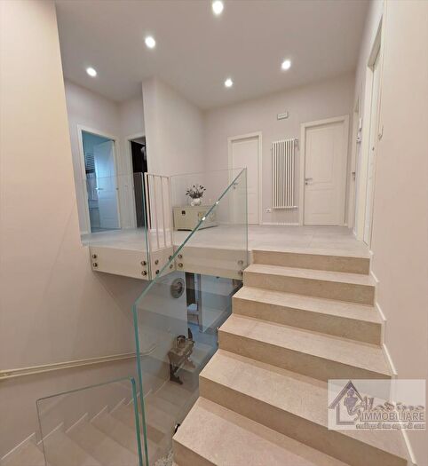 Casa con 10 locali in vendita in Via Ravagnese, Reggio Calabria