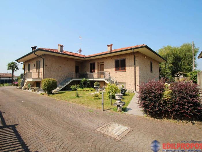 Casa con 5 locali in vendita in Via per Rovellasca, Centro, Misinto