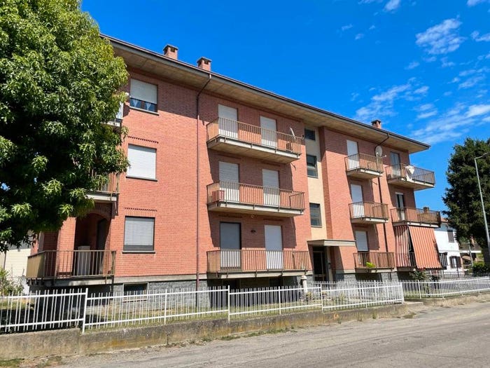 Appartamento trilocale in vendita in Via Luigi Bindello, Borgonovo, Neive