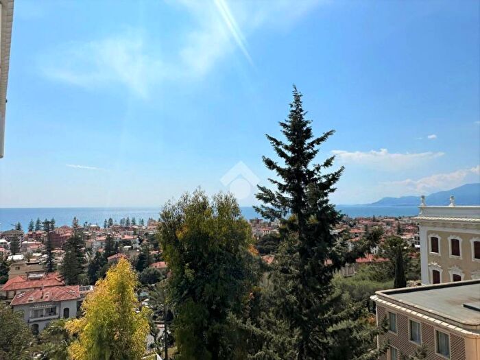 Appartamento bilocale in vendita in Via Virgilio, Via Romana, Bordighera