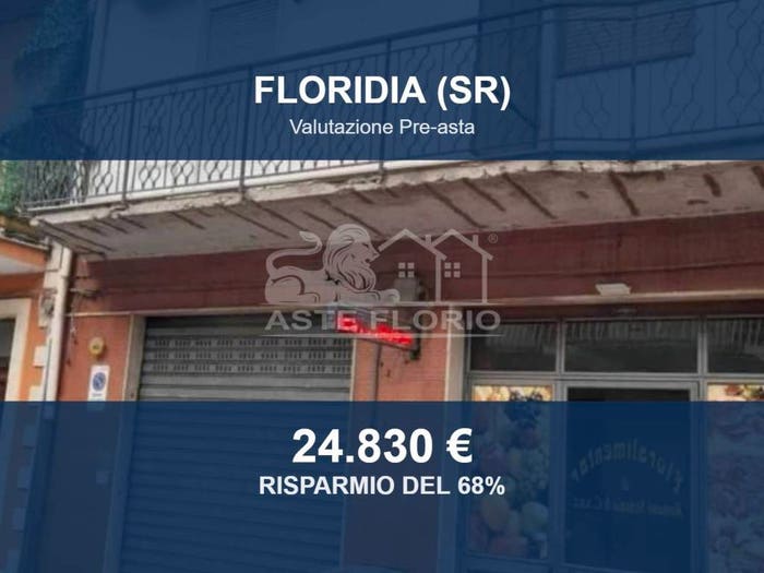 Appartamento con 6 locali in vendita in Via Salvatore Rizza, Floridia