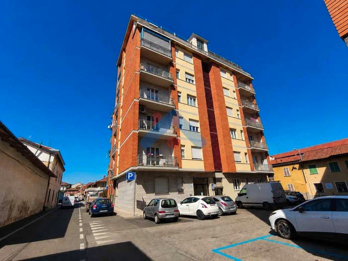 Appartamento trilocale in vendita in Via della Gualderia, Centro Storico, Chieri