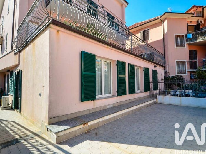 Appartamento trilocale in vendita in Via Degli Ulivi, Borgio, Borgio Verezzi