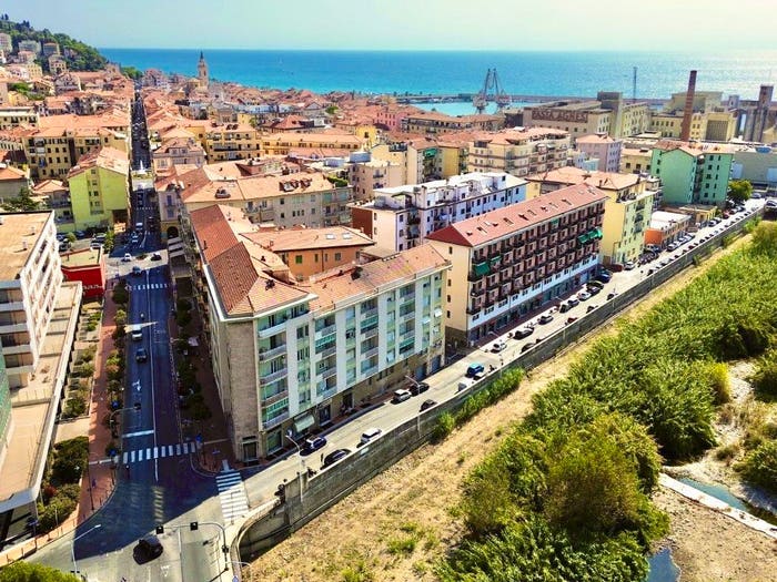 Appartamento quadrilocale in vendita in Via Alessandro Manzoni, Oneglia, Imperia