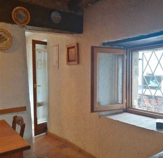 Casa con 6 locali in vendita in Centro, Morfasso