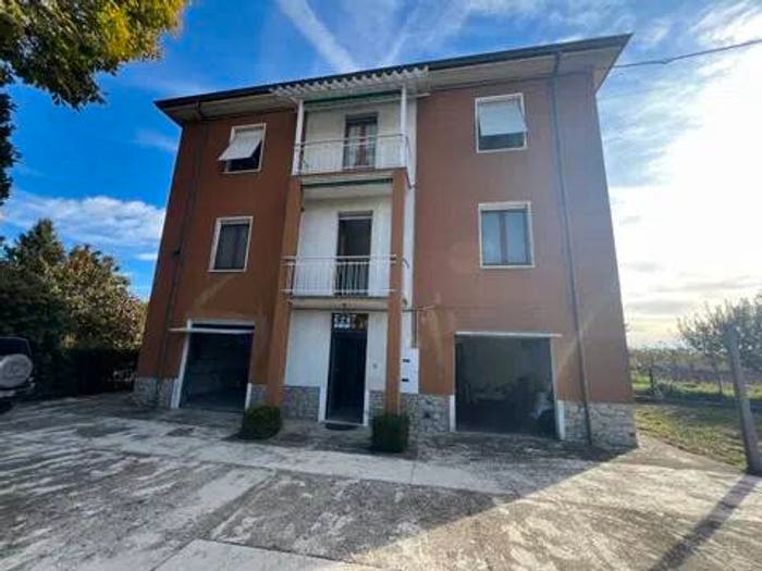 Casa con 6 locali in vendita in Centro, Vigolzone