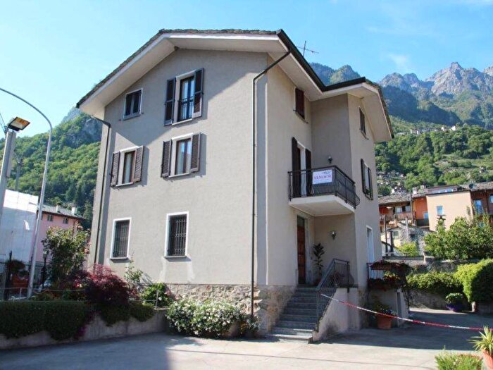 Casa con 5 locali in vendita in Via Consoli Chiavennaschi, Centro, Chiavenna