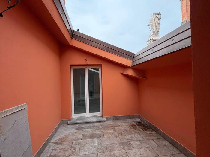Casa quadrilocale in vendita in Via Altabella, Centro Storico, Bologna