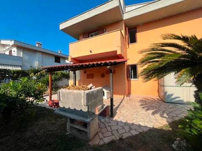 Casa trilocale in vendita in Via Dei Faggi, Villa Claudia, Anzio