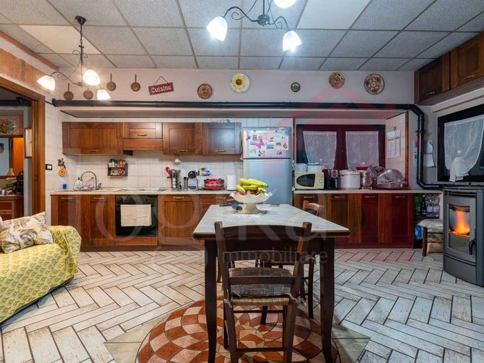 Casa con 6 locali in vendita in Via dei Livelli, Centro, Roncaro