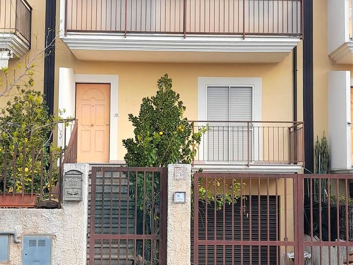 Casa con 6 locali in vendita in Viale Pietro Mancini, Soverato