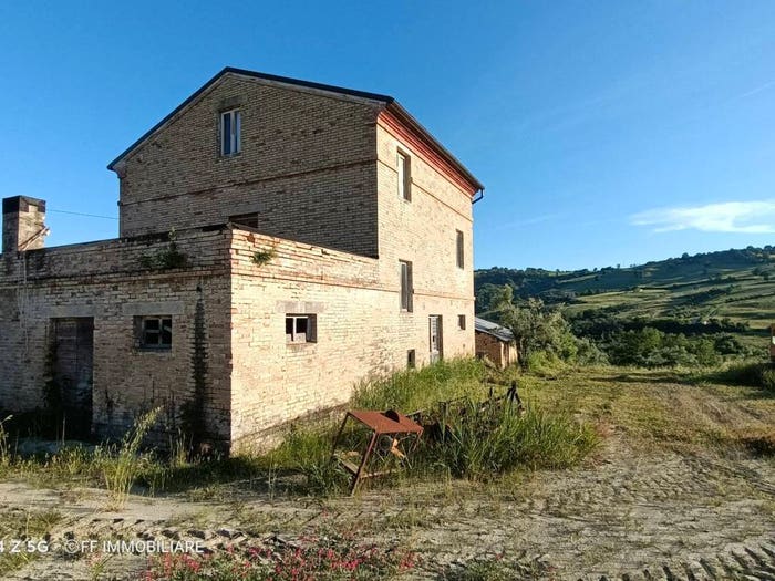 Casa con 5 locali in vendita in Strada Provinciale FalerienseGinesina, Sant'Angelo in Pontano