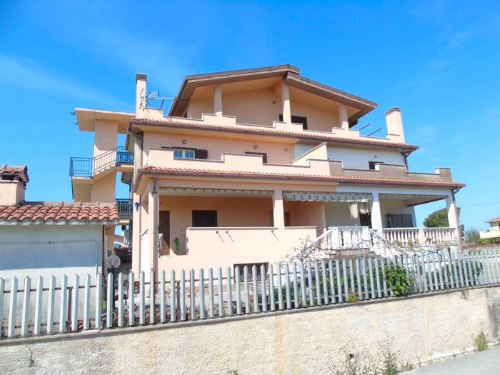 Appartamento quadrilocale in vendita in Via Taburno, Campoleone Tre Colli, Aprilia