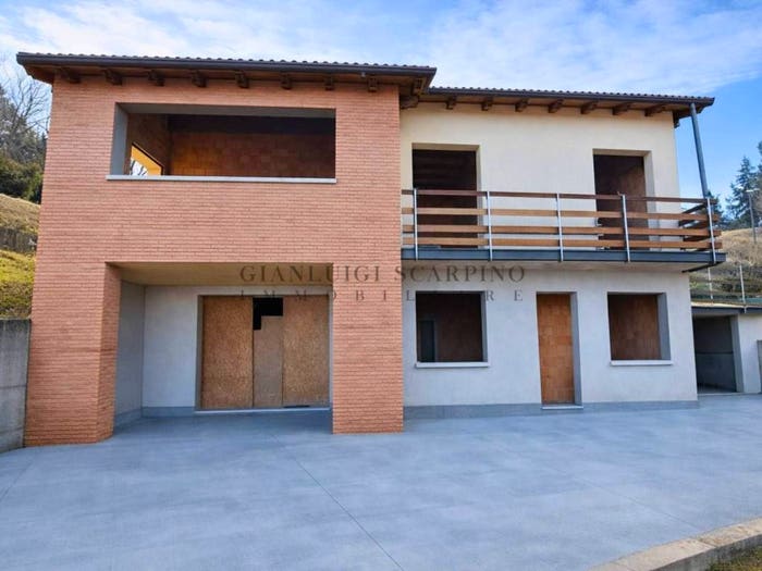 Casa con 6 locali in vendita in Via Roma, Centro, Loiano