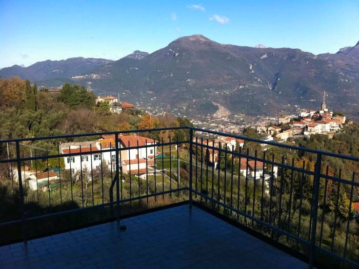 Casa quadrilocale in vendita in Pedona No Number, Piano di Mommio, Massarosa