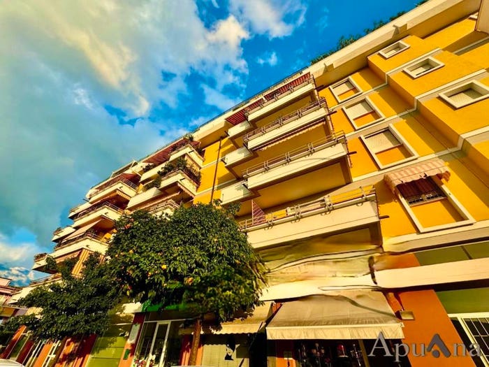 Appartamento quadrilocale in vendita in Via Giovanni Pascoli, Centro, Massa