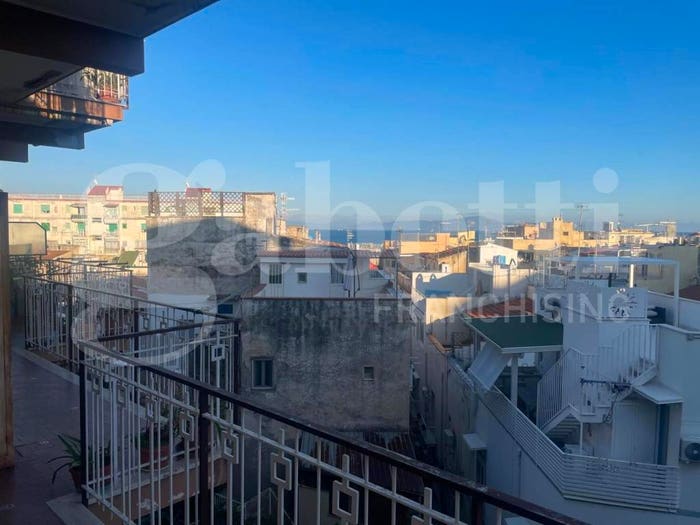 Appartamento con 5 locali in vendita in Via Europa, Gaeta