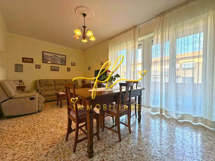 Appartamento con 6 locali in vendita in Via Giotto, Cecina Centro, Cecina