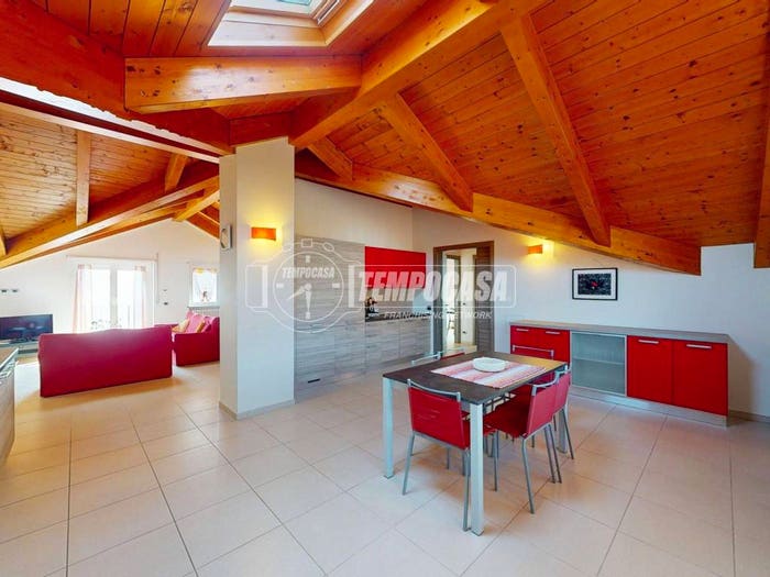 Appartamento con 5 locali in vendita in Via Castagni, Verduno