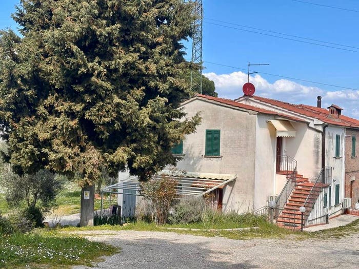 Casa con 6 locali in vendita in Viale Miralaghi, Centro, Sarteano