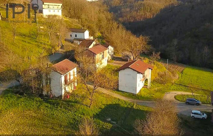 Casa con 6 locali in vendita in Reg Tibaldi, Pareto