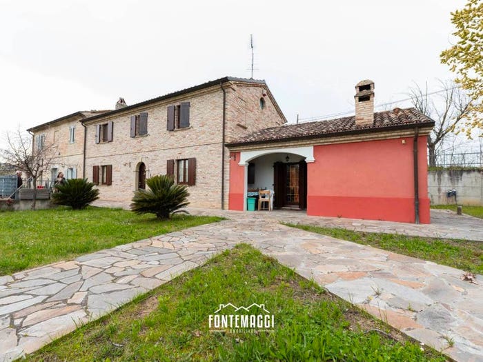 Casa quadrilocale in vendita in Via Montebello, Cartoceto