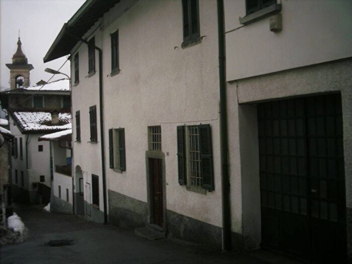 Casa con 5 locali in vendita in Via Monte Grappa, Centro, Primaluna