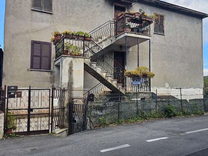 Appartamento trilocale in vendita in Via Regina Margherita, San Gregorio da Sassola