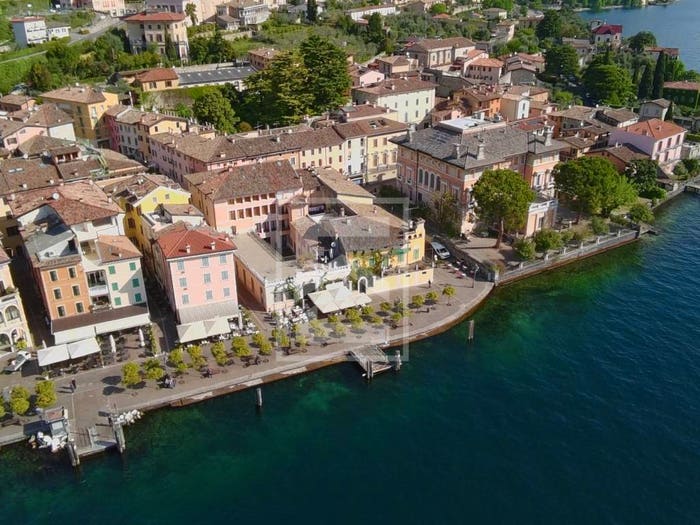 Appartamento quadrilocale in vendita in via XXIV maggio, Centro, Gargnano