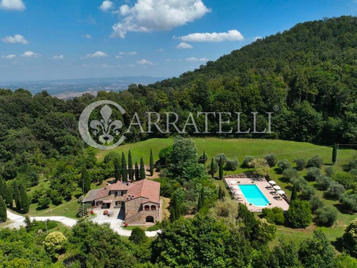 Casa con 6 locali in vendita in Via Generale Falugi, Chianni