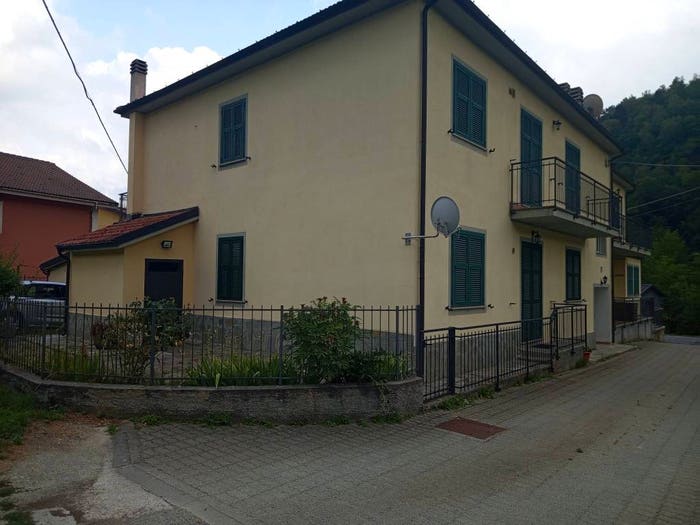 Appartamento trilocale in vendita in Via Valle, Centro, Calizzano