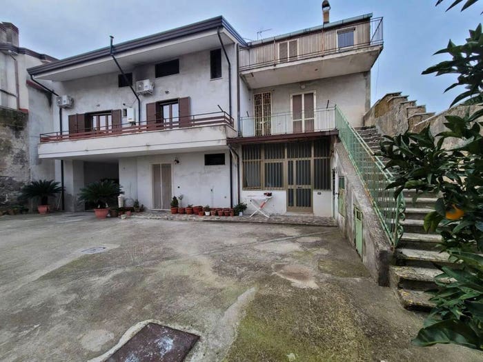 Casa con 5 locali in vendita in Via Della Ratta, Casertavecchia Casola, Caserta
