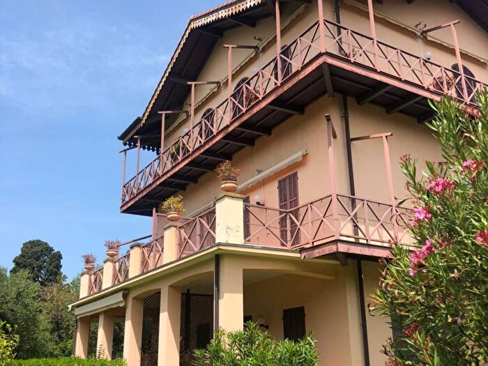 Appartamento con 5 locali in vendita in Via Vittorio Veneto, Centro, Bordighera