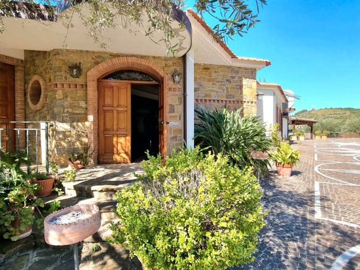 Casa con 6 locali in vendita in Agropoli