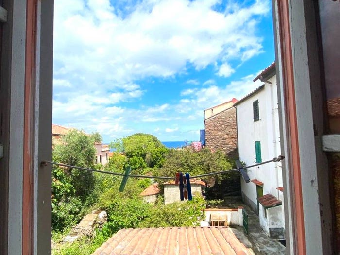 Appartamento trilocale in vendita in Via Vittorio Emanuele, Centro, Capraia Isola