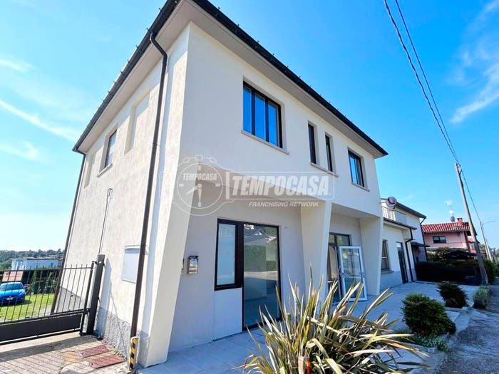 Casa con 6 locali in vendita in Casarico, Montano Lucino