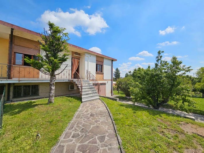 Casa quadrilocale in vendita in VIALE TRENTO, Centro, Montagnana