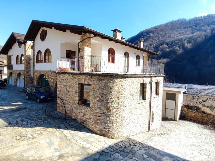 Casa con 6 locali in vendita in Via Courtil, Frassino