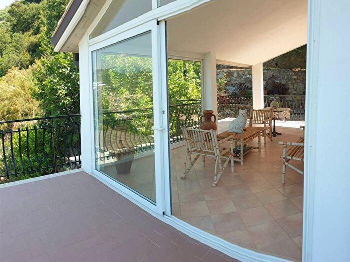 Casa con 6 locali in vendita in Due Strade, Bordighera