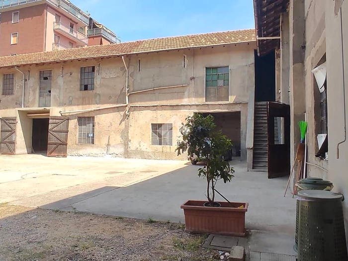 Casa quadrilocale in vendita in Via Vittorio Veneto, Centro, Lonate Pozzolo