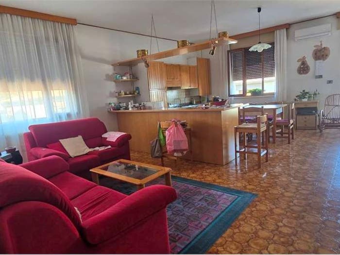 Appartamento quadrilocale in vendita in Via Santa Caterina, Centro, Montebelluna