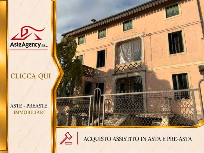 Appartamento con 6 locali in vendita in Via cesare battisti, Centro, Lonigo