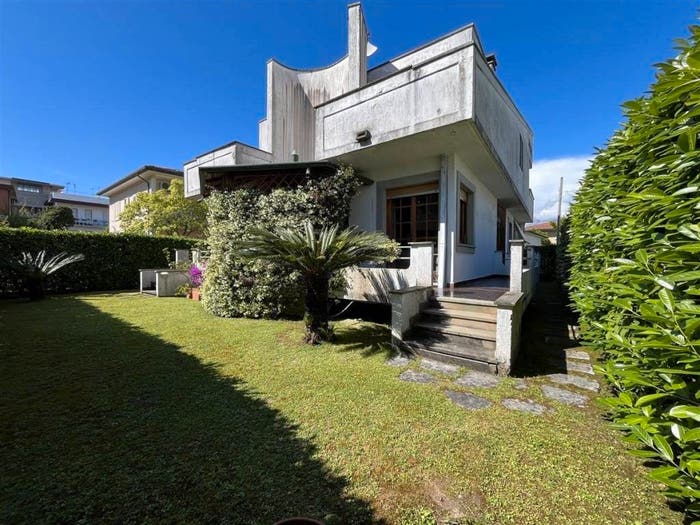 Casa con 6 locali in vendita in Via Pisa, Marina di Massa Centro, Massa
