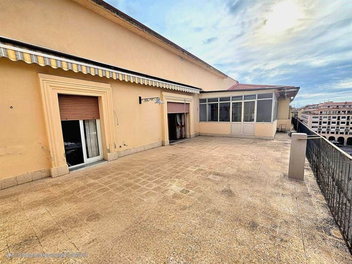 Appartamento con 6 locali in vendita in Via Grande Piazza della Repubblica, Livorno