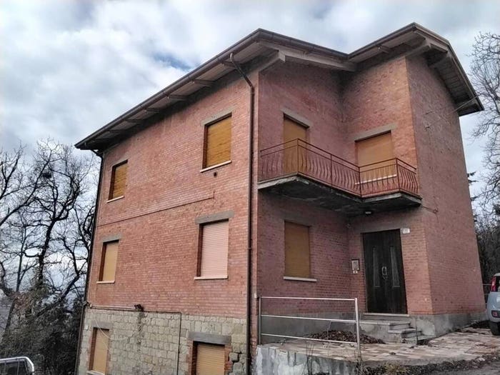 Appartamento trilocale in vendita in Via Scaluccia, Centro, Baiso